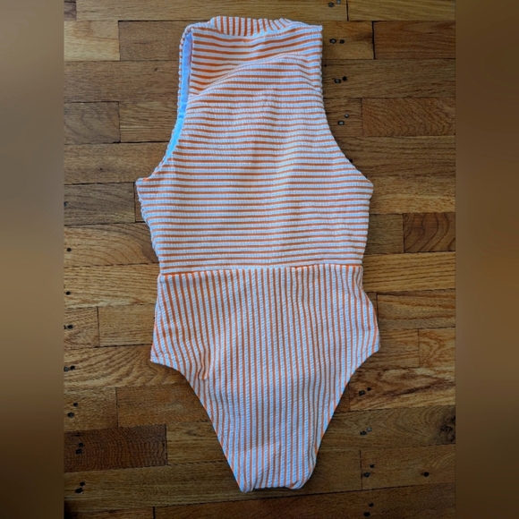 NWOT Splendid Striped Seersucker Front Zip One Piece Swim Suit - Picture 6 of 7